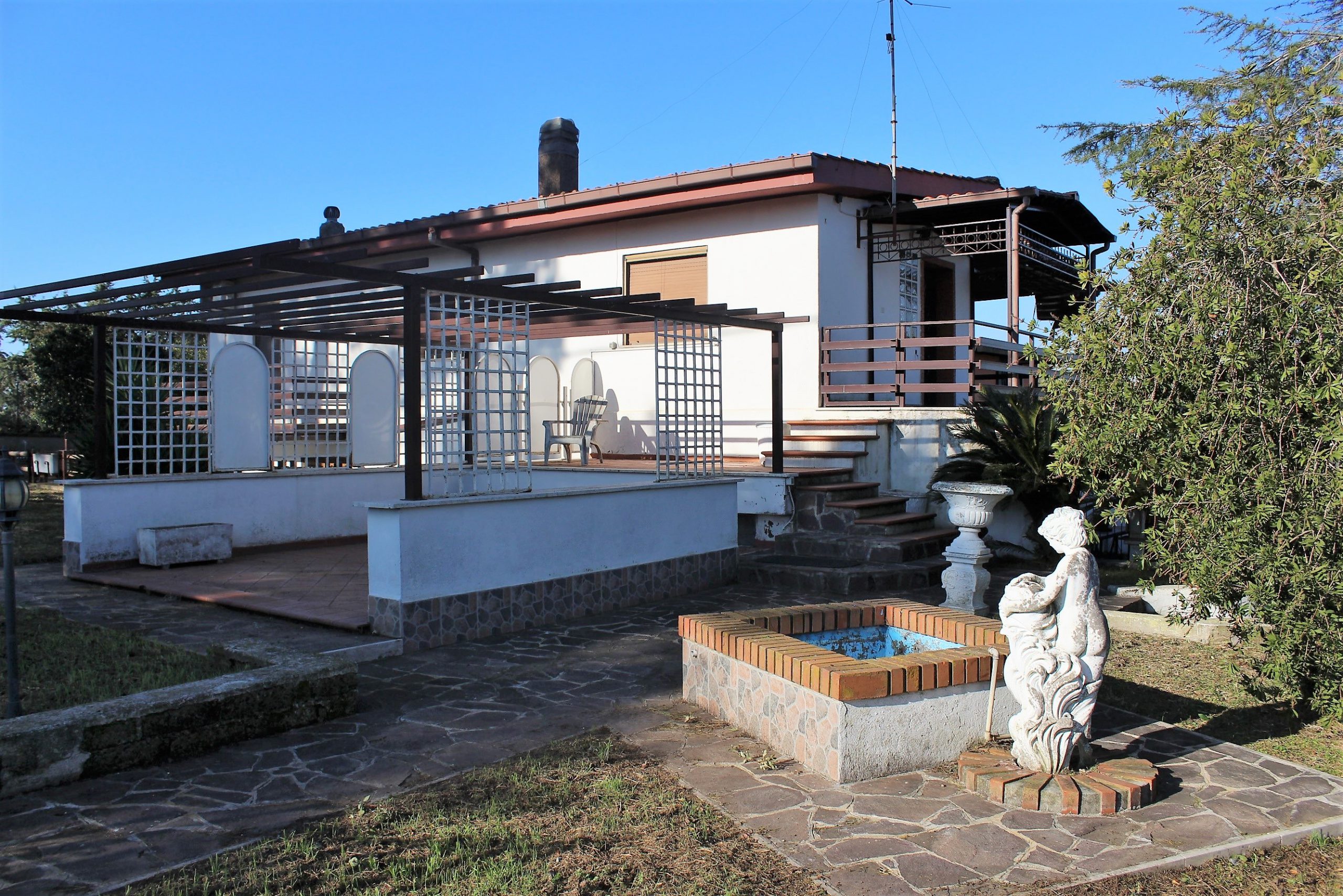 Villa in Via Bondone, 19